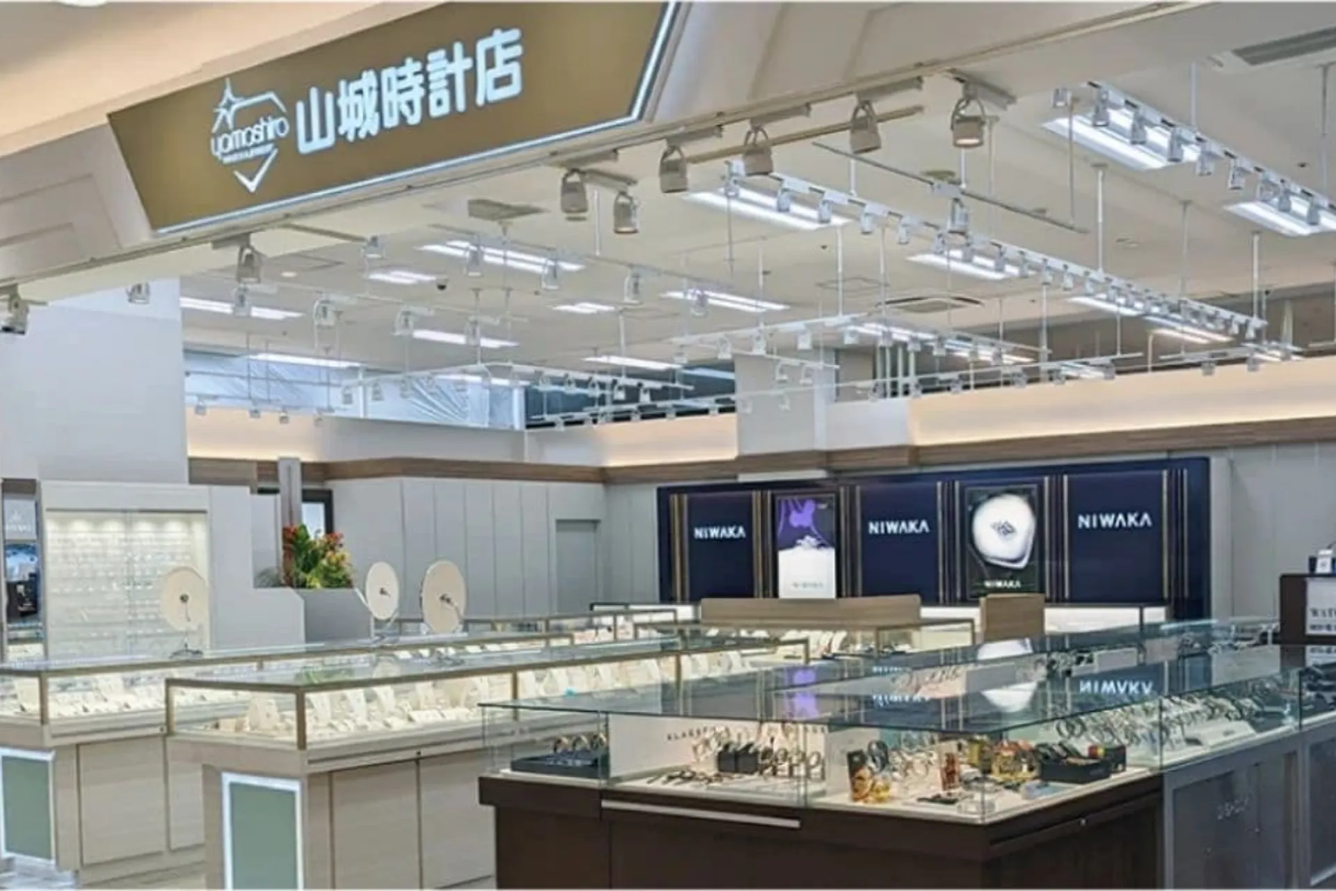 山城時計店那覇メインプレイス店の店舗写真